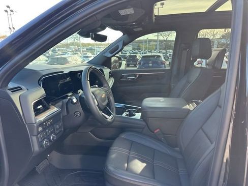 Used 2026 Chevrolet Suburban High Country AWD/4WD image 5