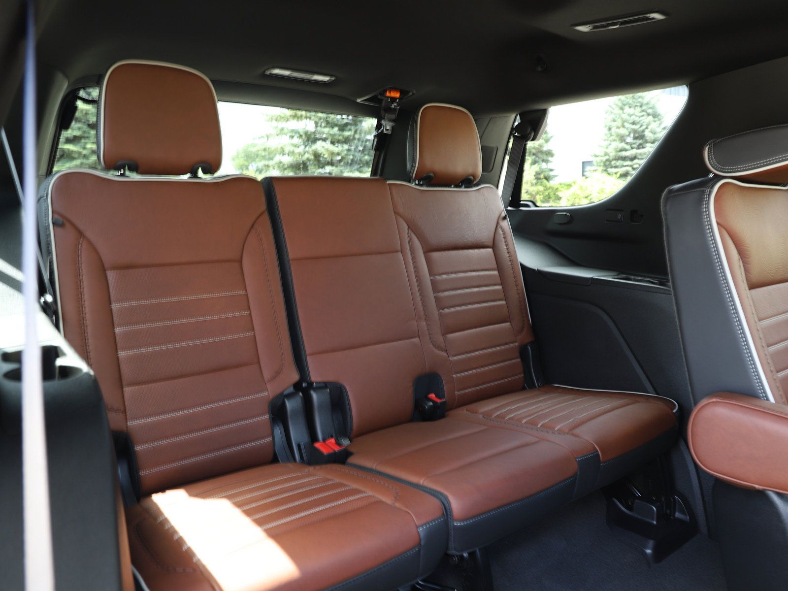 Used 2023 GMC Yukon Denali Ultimate AWD/4WD image 12