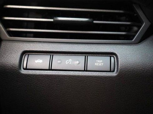 Used 2025 Nissan Altima 2.5 SV FWD image 18