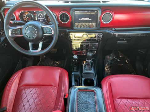 Used 2023 Jeep Wrangler Unlimited Rubicon AWD/4WD image 15