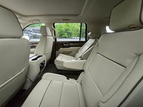Used 2023 GMC Yukon XL Denali AWD/4WD image 11