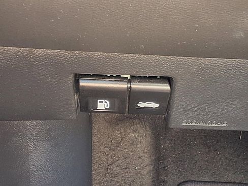Used 2022 Nissan Versa SR w/ Convenience Package FWD image 23