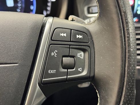 Used 2016 Volvo XC60 T6 R-Design Platinum w/ Climate Package image 23