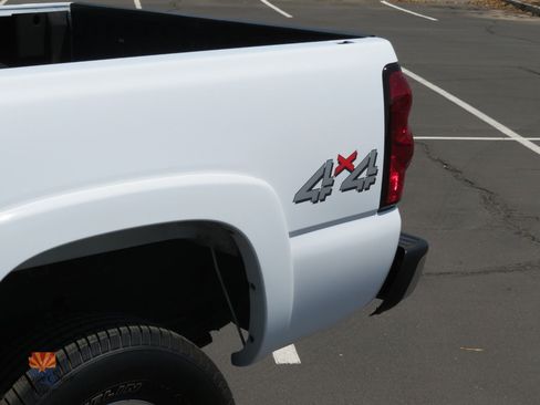 Used 2004 Chevrolet Silverado 2500 LT w/ Skid Plate Package AWD/4WD image 16