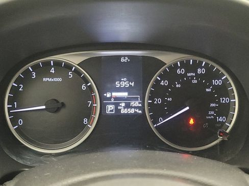 Used 2020 Nissan Kicks S image 23