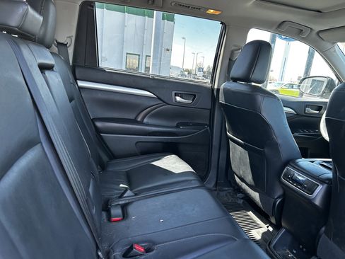 Used 2019 Toyota Highlander XLE AWD/4WD image 12