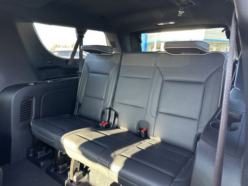 Certified 2025 Chevrolet Suburban Premier image 12