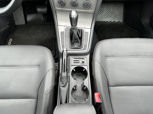 Used 2015 Volkswagen Golf S w/ Lighting Package FWD image 16