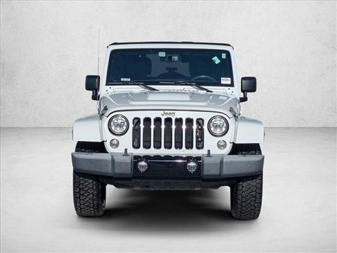 Used 2018 Jeep Wrangler Unlimited Sahara AWD/4WD image 2