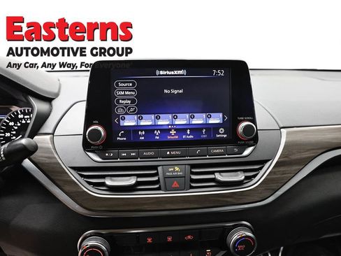 Used 2023 Nissan Altima 2.5 SV FWD image 12