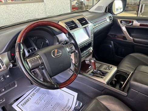 Used 2017 Lexus GX 460 Premium w/ Premium Package AWD/4WD image 6