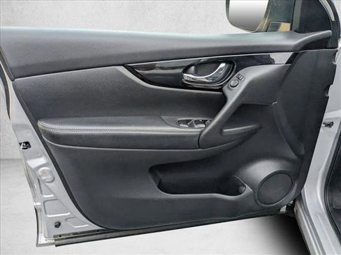 Used 2017 Nissan Rogue Sport SV FWD image 13