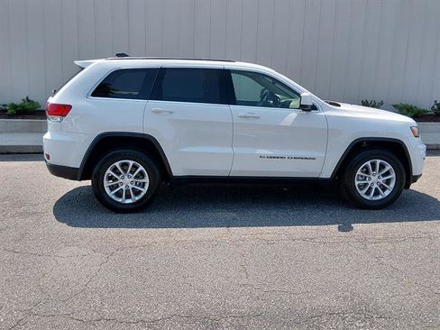 Used 2022 Jeep Grand Cherokee Laredo E RWD image 2
