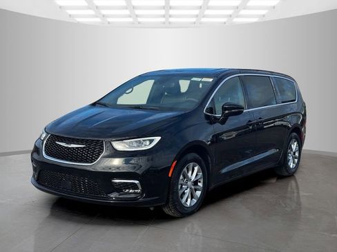 New 2026 Chrysler Pacifica Limited FWD image 3