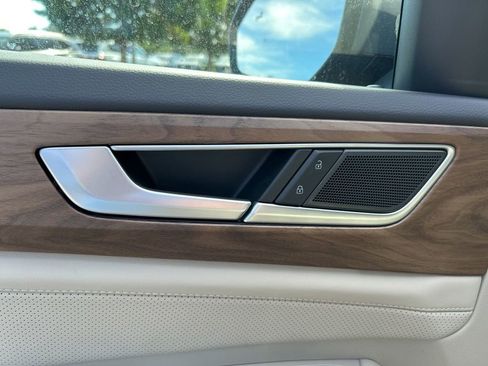 New 2026 Volkswagen Atlas SE FWD image 18