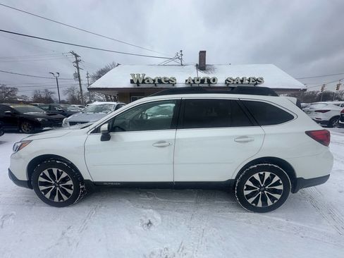 Used 2017 Subaru Outback 3.6R Limited image 2