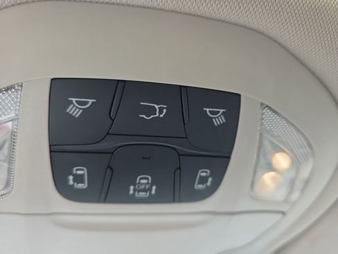 Used 2024 Chrysler Pacifica Limited FWD image 23