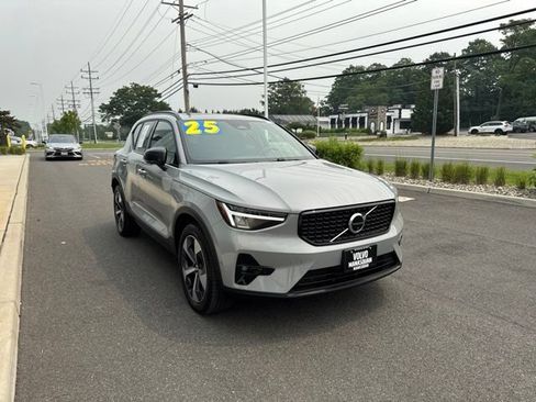 Certified 2025 Volvo XC40 B5 Plus AWD/4WD image 6
