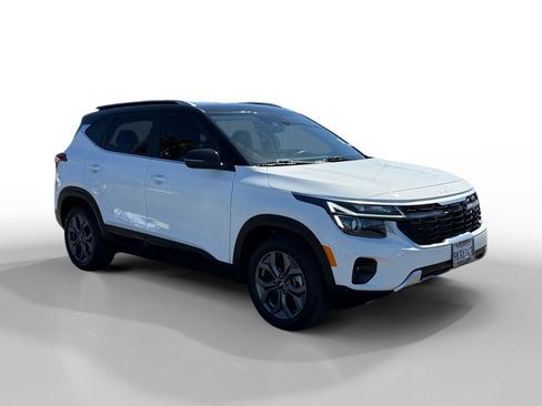 Used 2024 Kia Seltos S AWD/4WD image 7
