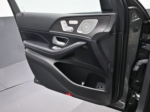 Used 2021 Mercedes-Benz GLE 350 4MATIC w/ AMG Line Exterior image 6