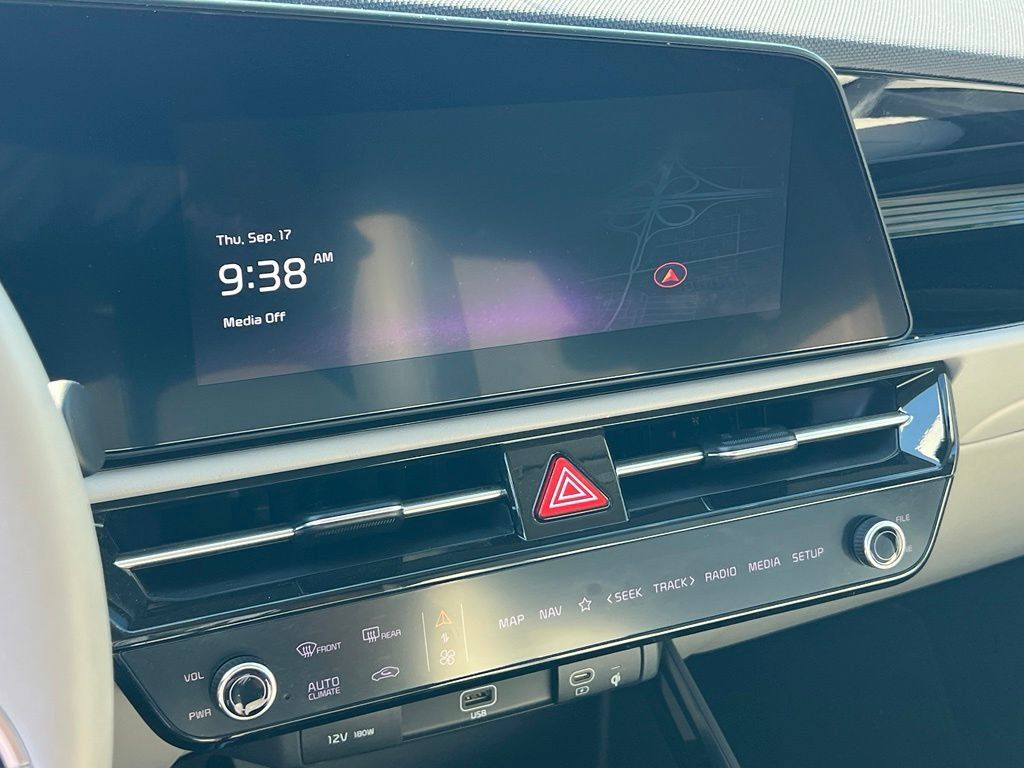 Certified 2023 Kia Niro Wind w/ Wind Preserve Package FWD image 18