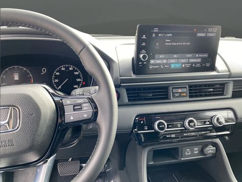 New 2025 Honda Pilot Touring image 9