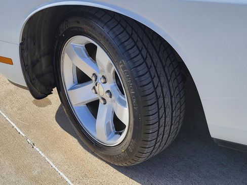 Used 2014 Dodge Challenger R/T image 11