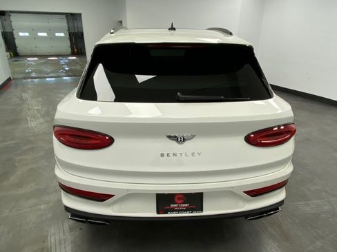 Used 2024 Bentley Bentayga image 5