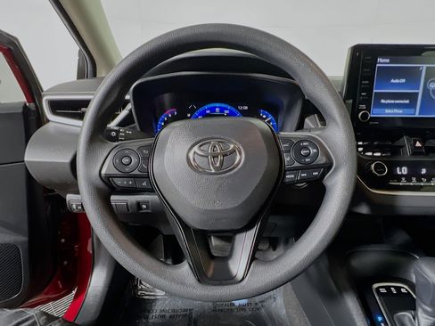 Used 2022 Toyota Corolla LE image 18