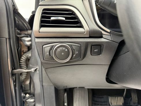 Used 2019 Ford Fusion SE FWD image 43