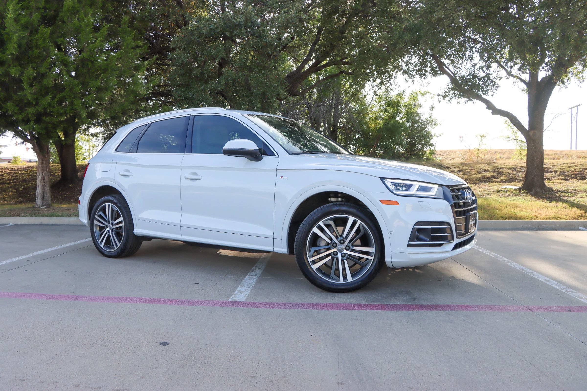 Used 2020 Audi Q5 e Prestige w/ Prestige Package AWD/4WD image 1