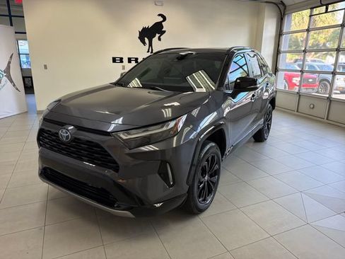 Used 2022 Toyota RAV4 XSE AWD/4WD image 3