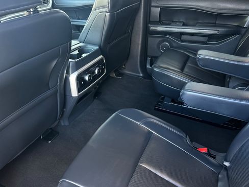 Used 2024 Ford Expedition XLT image 11