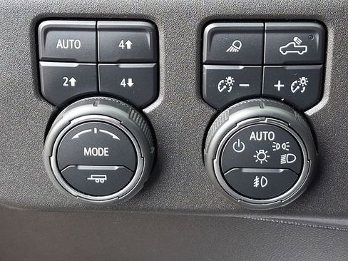 Used 2024 Chevrolet Silverado 1500 ZR2 image 26