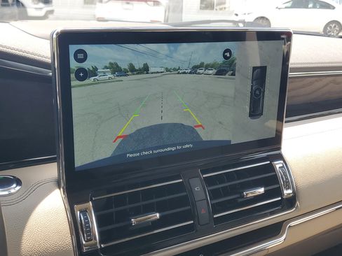 Certified 2024 Lincoln Navigator Reserve AWD/4WD image 17