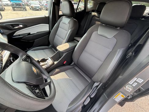 Used 2025 Chevrolet Trax LT FWD image 34