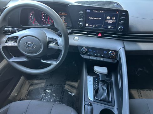 Used 2021 Hyundai Elantra SEL FWD image 11