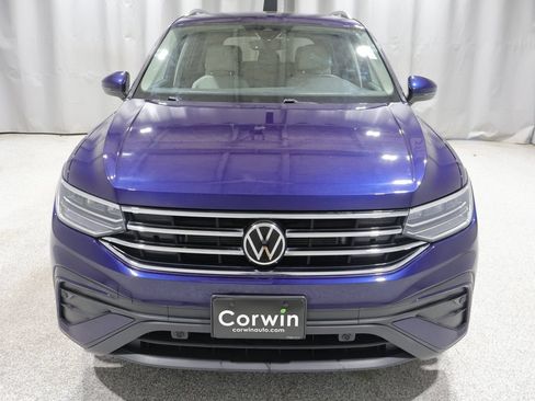 Used 2022 Volkswagen Tiguan SE w/ Panoramic Sunroof Package AWD/4WD image 9