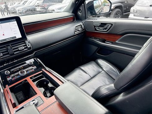 Used 2021 Lincoln Navigator Reserve image 26