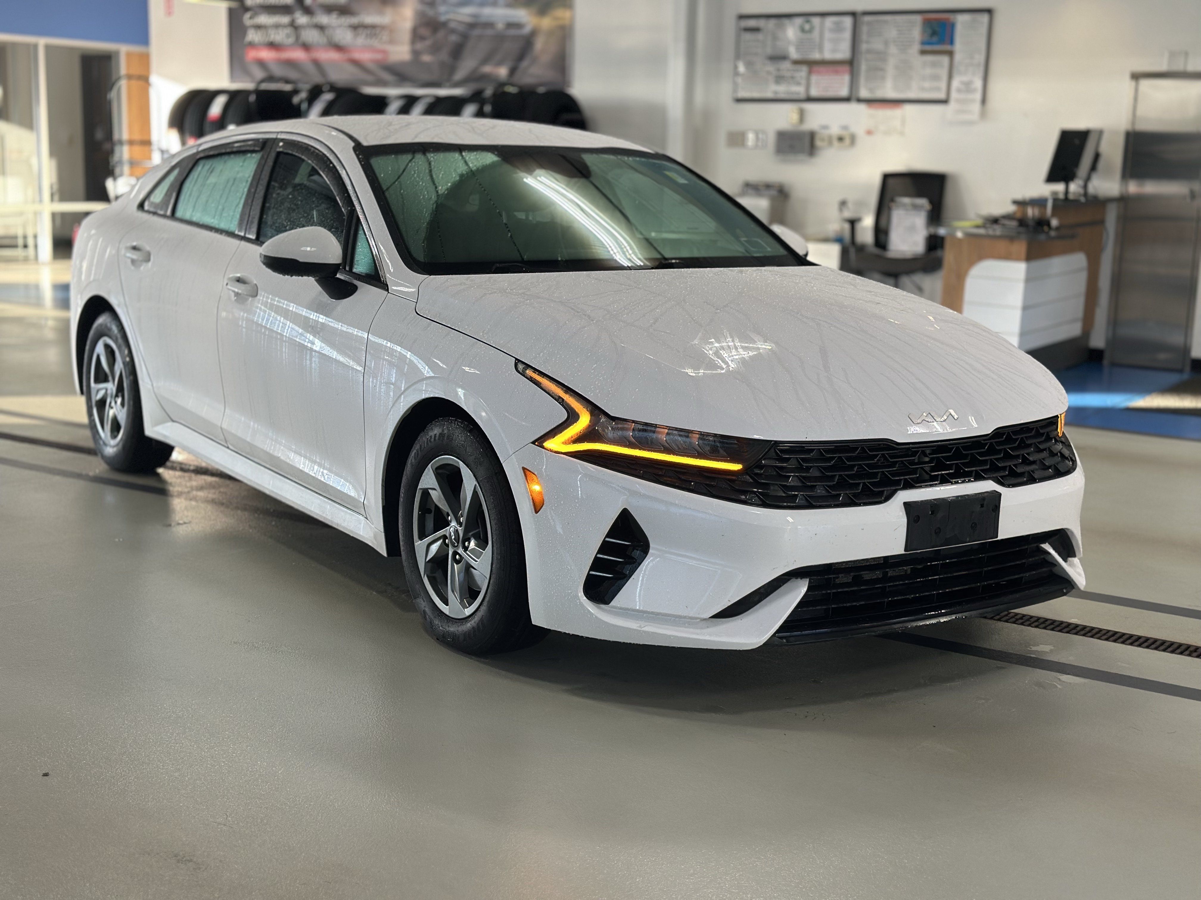 Used 2022 Kia K5 LXS FWD image 3