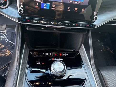 Used 2024 Jeep Wagoneer L Series II w/ Flexible Seating Group AWD/4WD image 19