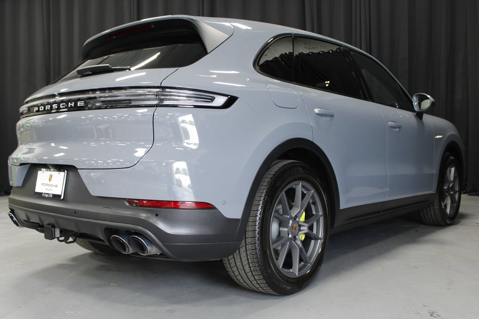 Certified 2026 Porsche Cayenne E-Hybrid AWD/4WD image 3
