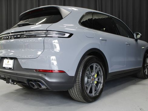 New 2026 Porsche Cayenne E-Hybrid AWD/4WD image 3