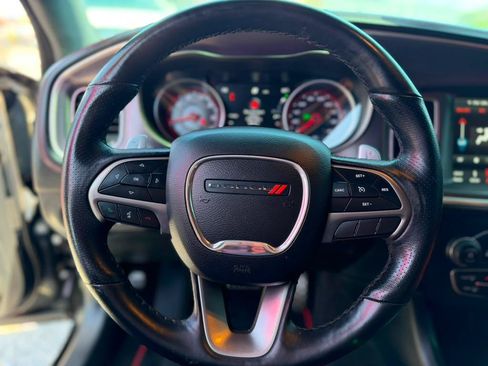 Used 2019 Dodge Charger Scat Pack w/ Dynamics Package RWD image 9