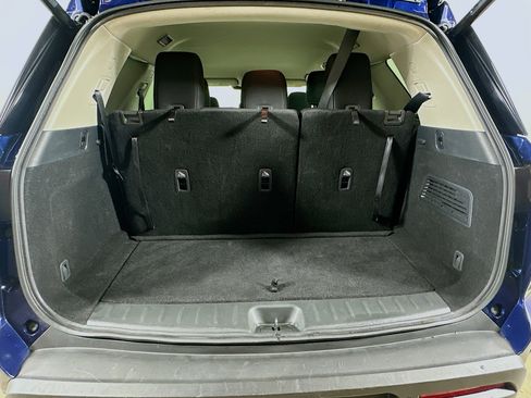 Used 2025 Nissan Pathfinder SV FWD image 28