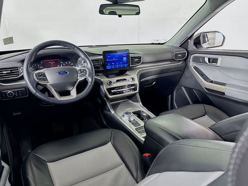 Used 2022 Ford Explorer XLT w/ Equipment Group 202A image 30