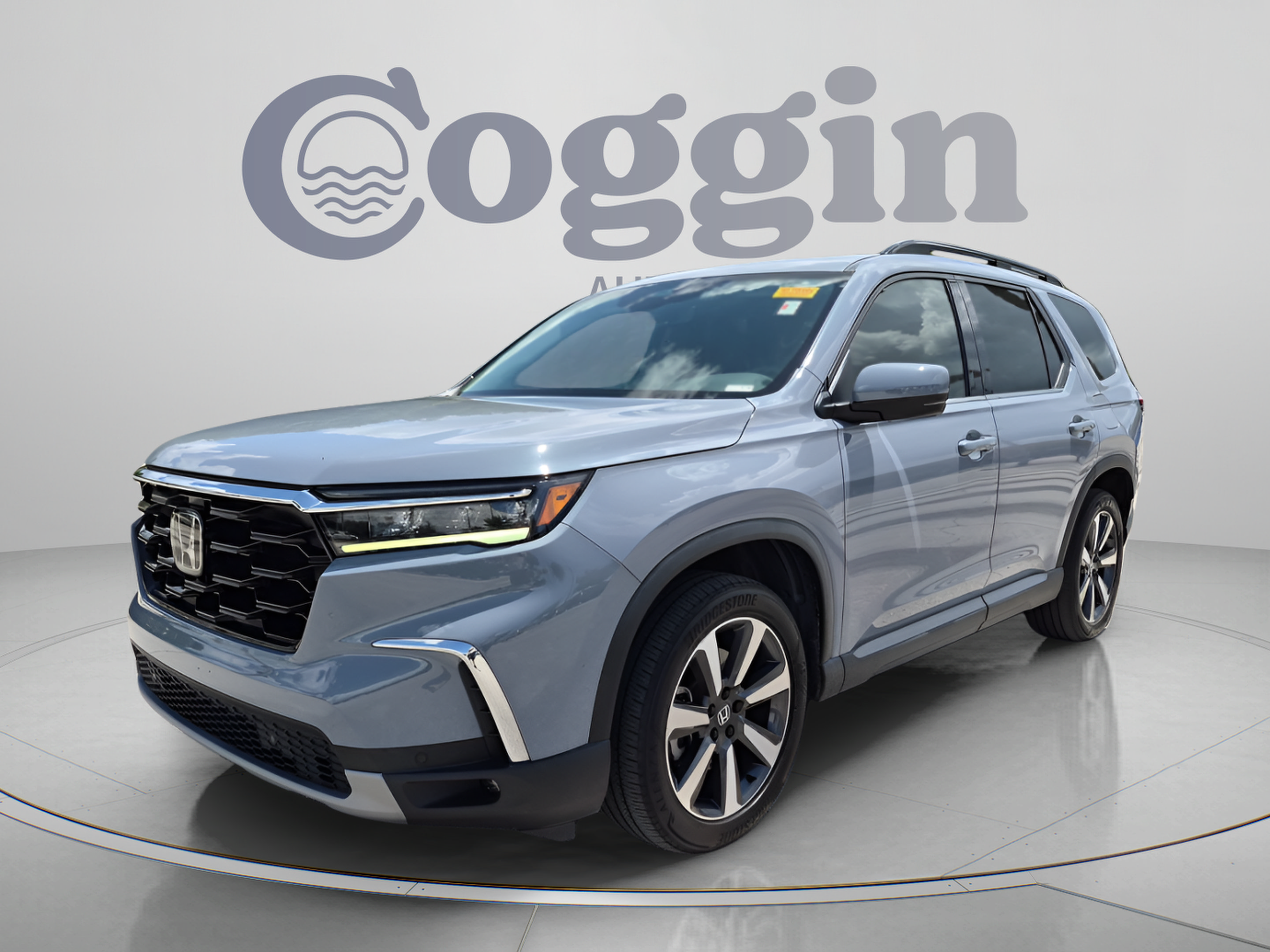 Certified 2023 Honda Pilot Touring image 2