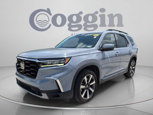 Certified 2023 Honda Pilot Touring image 2