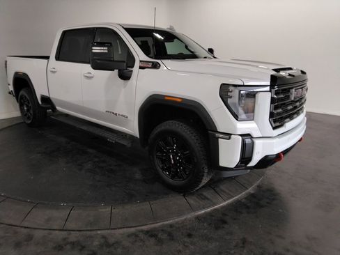 Used 2025 GMC Sierra 2500 AT4 AWD/4WD image 4