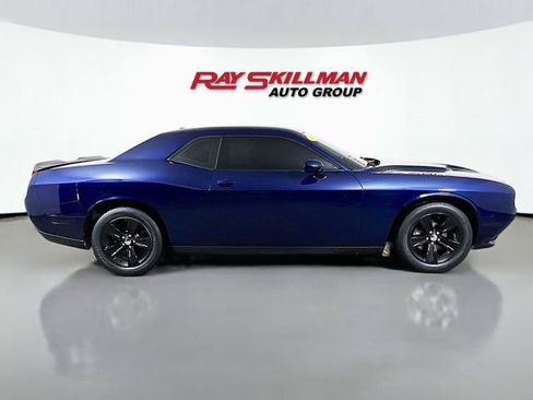 Used 2016 Dodge Challenger SXT image 8